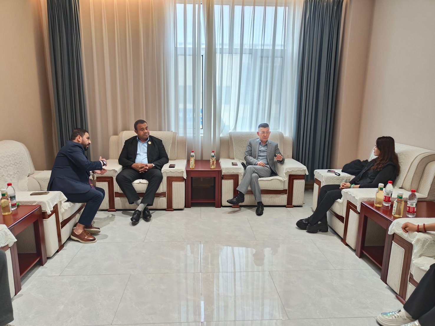 吴忠红酒庄园专项座谈交流